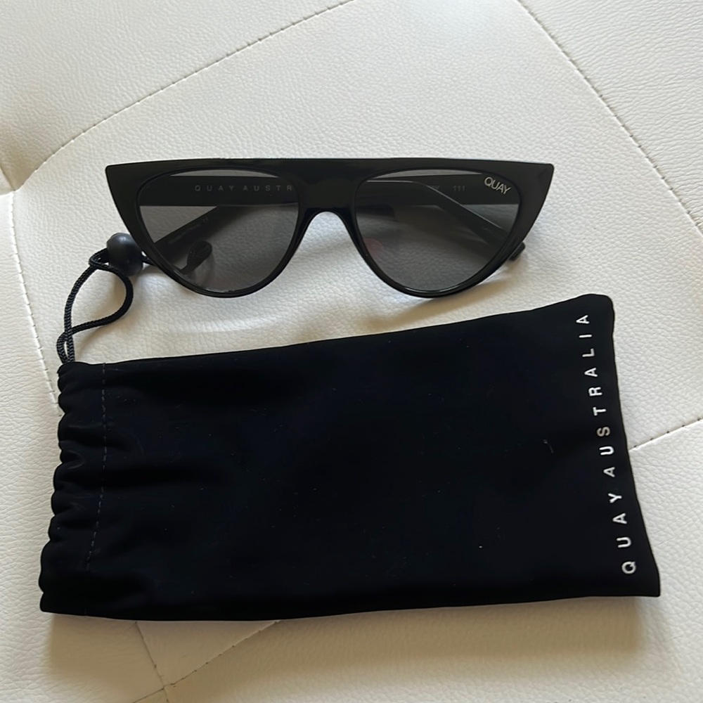 EUC Quay Australia X Sofia Richie Run Away Sunglasses Black